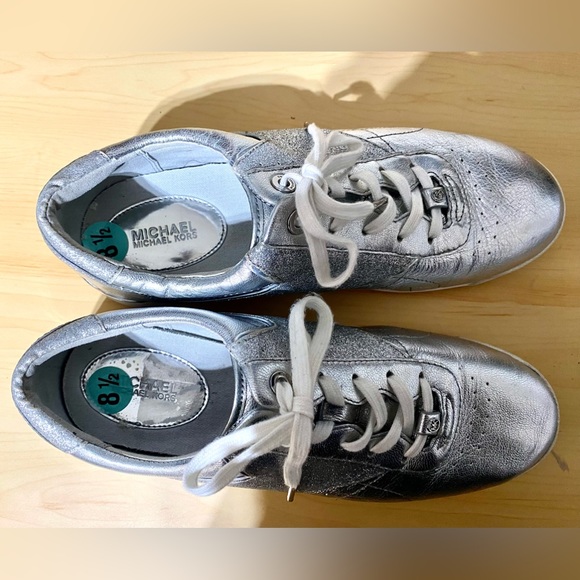 ♦️Michael Kors Women’s Addie lace up Silver Sneakers Size 8.5♦️ - Picture 8 of 14